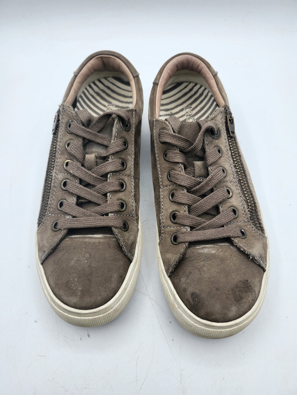 Taos Footwear Brown Low-Top Lace-Up Sneakers with Side Zipper